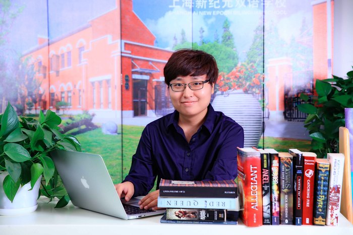 張嘉匯 物理老師 畢業(yè)于英國曼徹斯特大學(xué)，獲物理學(xué)碩士學(xué)位。